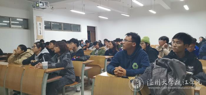 学员听讲.jpeg