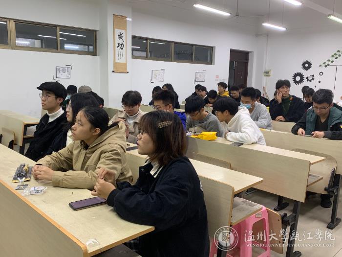 听课.jpg