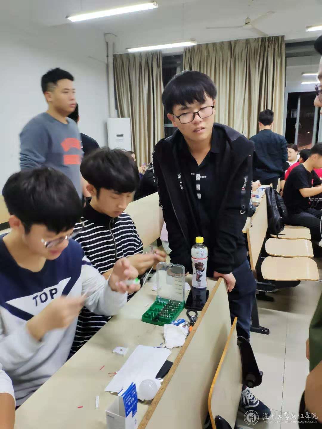 学员现场操作.jpg